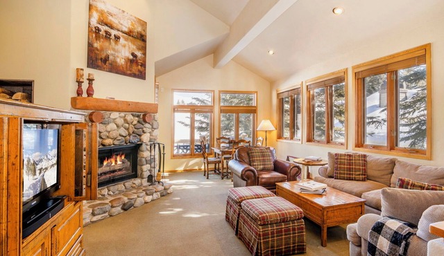 Beautiful 4 Bedroom condo on golf course in Sun Valley