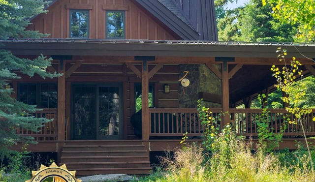 Beautiful Chalet|Private Hot Tub, Wood Fireplace