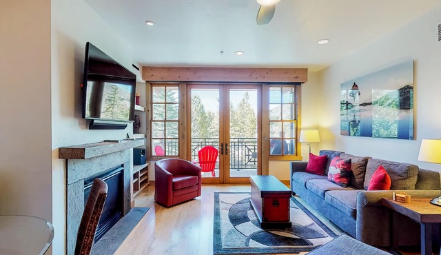 Beautiful condo close to skiing & Pet-Friendly!