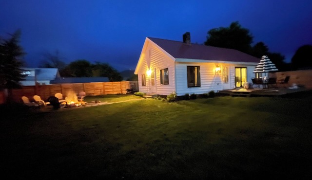 Beautiful Cottage with private fenced yard and fire pit!
