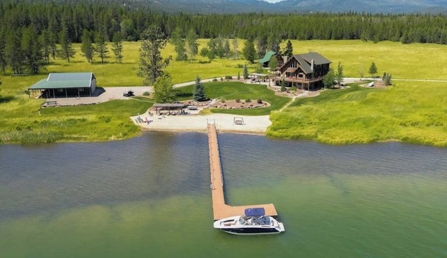 Beautiful, Dog-Friendly Home with WiFi, Private Dock, Beach & Protected Bay