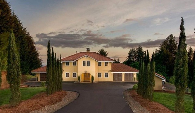 Beautiful Estate Home Centrally Located in Oregon Wine Country