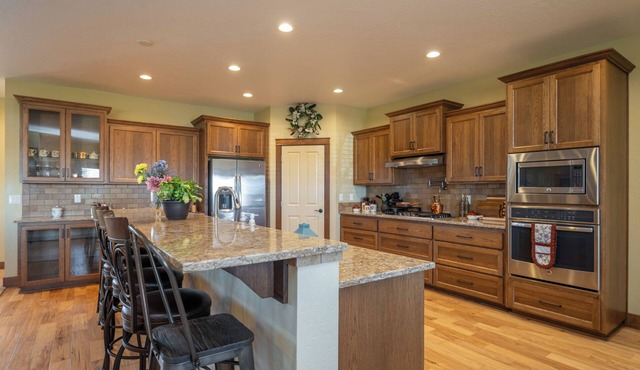 Beautiful Farm House with Hot Tub, Game Room and More!