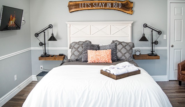 Beautiful Farmhouse Guest Home