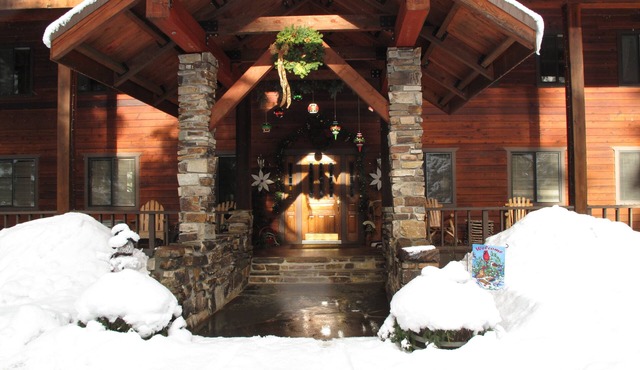 Beautiful lodge in a serene mountain setting on the Bull River