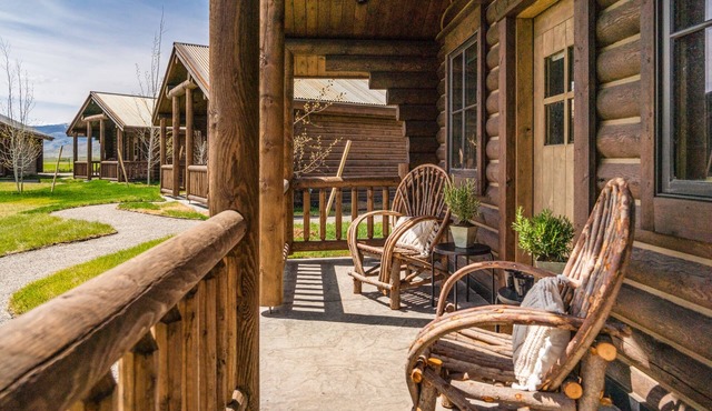 Beautiful Log Cabin in Paradise Valley, Montana