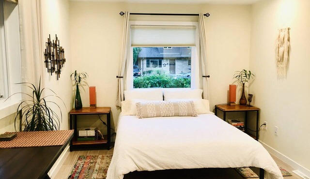 Beautiful modern studio 10 min. from major hiking areas and downtown Boulder