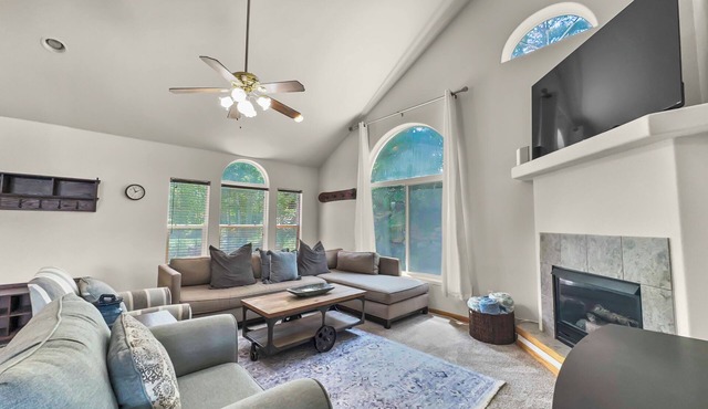 Beautiful Mountain Townhome, Great Views, Lots of Space 173