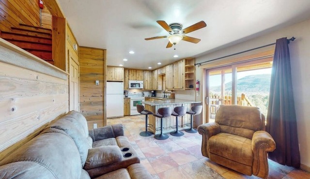 Beautiful mountain-view cabin with covered deck, grill, fireplace & washer/dryer