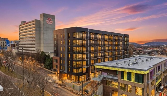 Beautiful New Construction Condo Downtown Knox