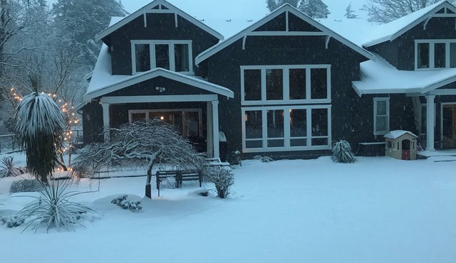Beautiful private 5 bed, 4 bath home near parks and puget sound in Gig Harbor!