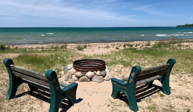 Beautiful Private Sandy Lake Michigan Beach Cottage -WiFi