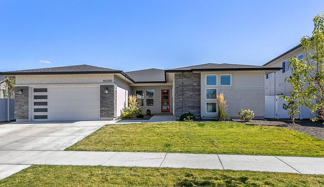 Beautiful Single Level Home at Dry Creek Ranch-- Lots of Light