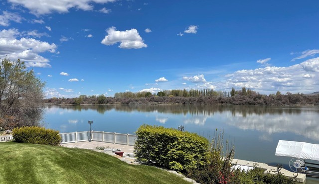 Beautiful Snake River Property