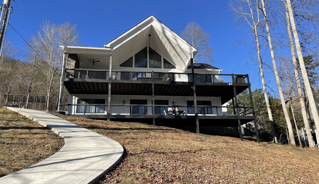 Beautiful Waterfront Lakeside Retreat with Private Covered Dock & Great Ratings
