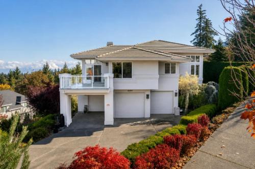 Bellevue Retreat - Private House