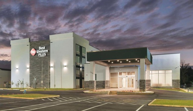 Best Western Plus Mobile Inn and Suites
