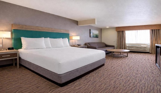 Best Western PLUS Peppertree Airport Inn