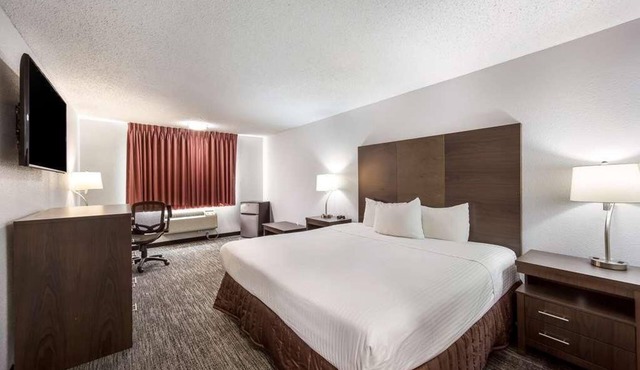 Better Choice For Your Vacation! Accessible Location and Spacious Unit Awaits