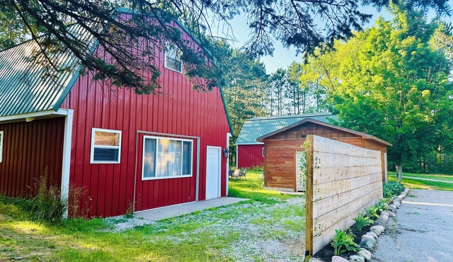 Between Crystal Mountain & TC - Barn - Guest house on 10acres. Pet-friendly!