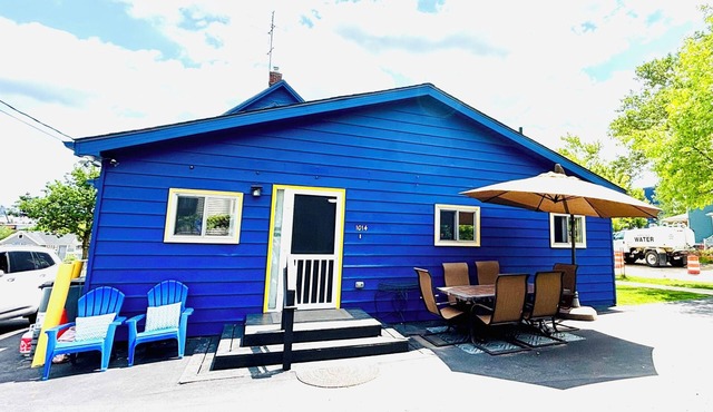 Big Blue Backside, 5 bedroom upscale living across from UM Stadium & Crisler