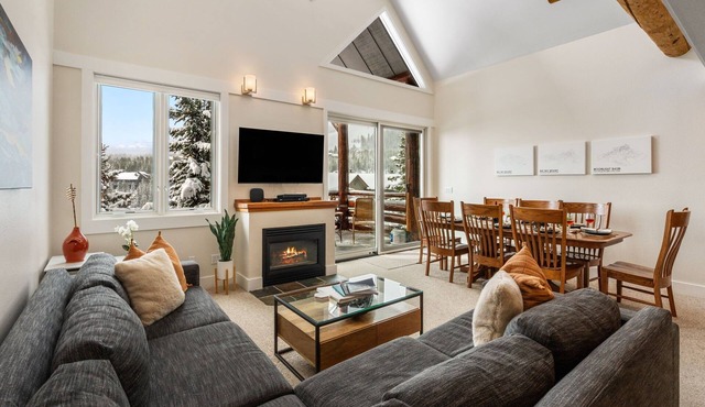 Big Sky Gem - Ski-in/out + Private Hot Tub + Views