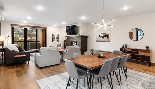 Big Sky Resort Luxury 3 Bedroom Condo w/Hot Tub & Summer Pool