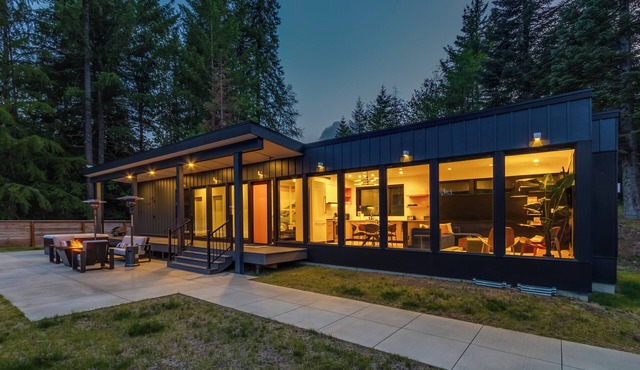 Bigfoot Encounter, Pickleball Court, River, HotTub, EV