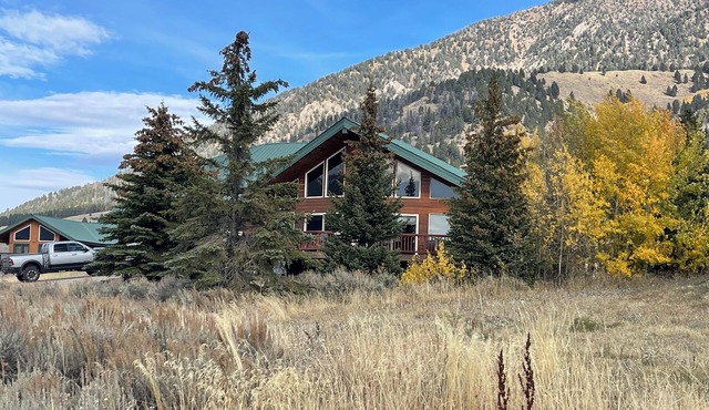 Black Wolf Lodge, View of Henry's Lake