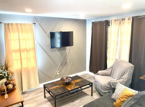 Blue Oval -Project Pyramid-XAi- King bed-2bedrooms 1,5 bath, 4beds, sleeps 5