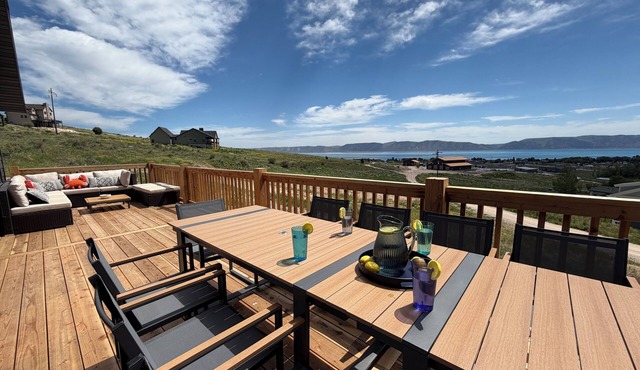 BlueBear Lodge: Bear Lake Family & Pet Friendly Retreat, Hot Tub, Sleeps 12