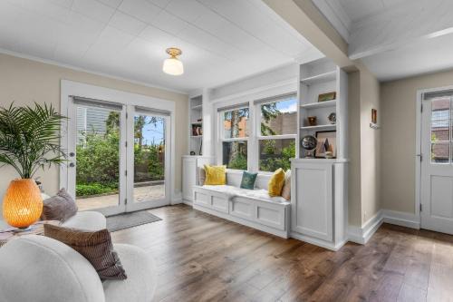 Bluebird Day - Box Factory Bungalow A charming 2-bedroom retreat