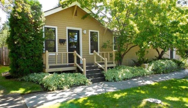 Bluebird Day - River Otter, Charming 1BR duplex in Old Downtown Bend