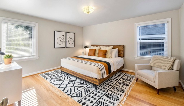 Book May 21-27 for $1455 (send inquiry 4 special) | Trendy Ballard Bungalow | 7 Miles 2 Dwntwn
