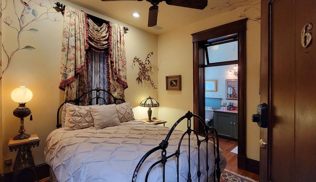BookStayHop - Peerless Hotel~ Guest Room 6~ Downtown Ashland