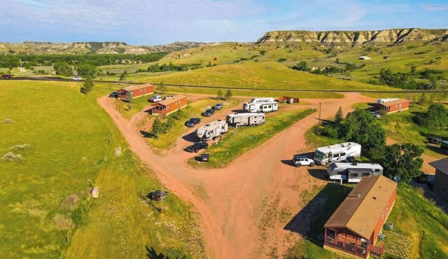 Boots Bison Cabin 2 BR 1 B Sleeps 6