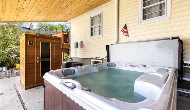Bo’s Old West Abode with Hot Tub and Sauna