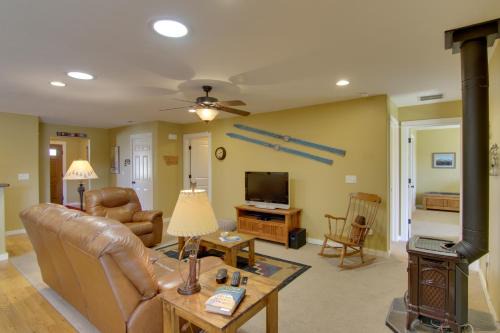 Bozeman Condo w/Grill ~ 2 Mi to Hot Springs!