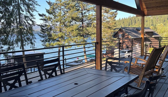 Brand New Modern Chalet on Hayden Lake Sleeps 12 w/Private Dock & Views