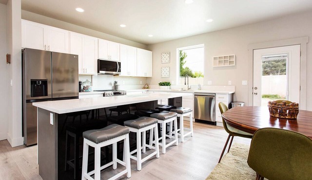 Brand Spankin' New 4 bedroom home Sleeps 8 Pet friendly