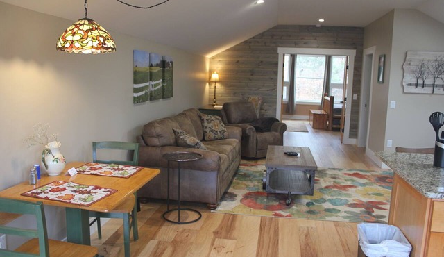 Breathtaking Romantic Rustic Style Loft - Clemson in Central
