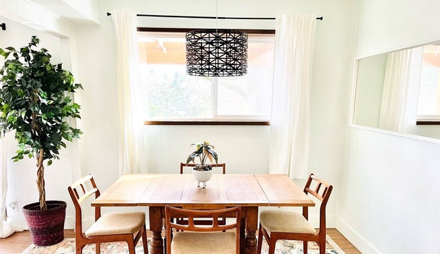 Bright 1 bd Apt— Furnished Covered Patio—Close-in to Portland, NW-SW-PDX