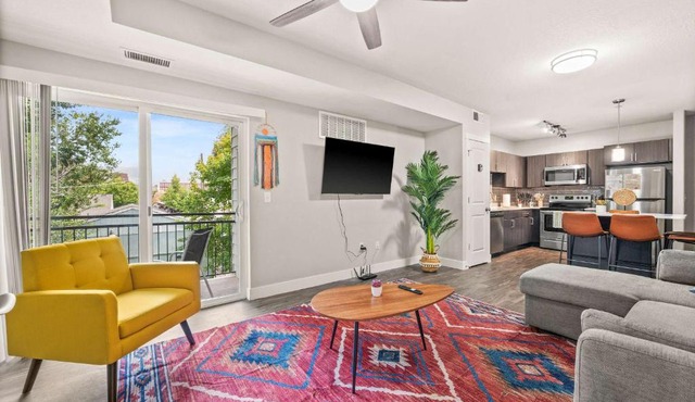 Bright 2BR SLC Apt Hot Tub Parking