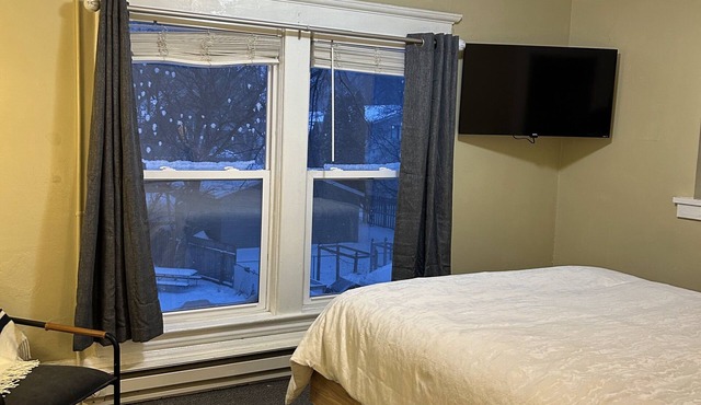 Bright apartment in quaint Fargo with refreshing AC