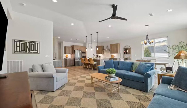 Bright New Home 3BR Kennewick Stay by Southridge