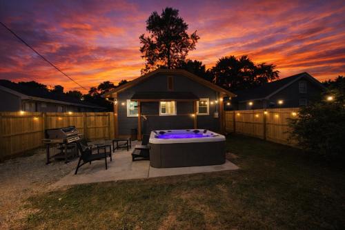 Broad Ripple Home witth Hot Tub Near Downtown Indy