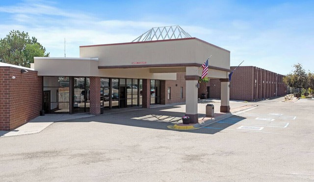 Butte MT–2Queen Suites Near Casinos, w/Pool&Lounge