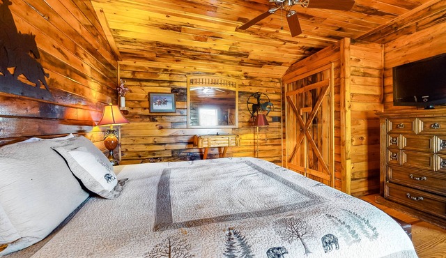 Cabin in the woods with private hot tub & paved road access - dog-friendly