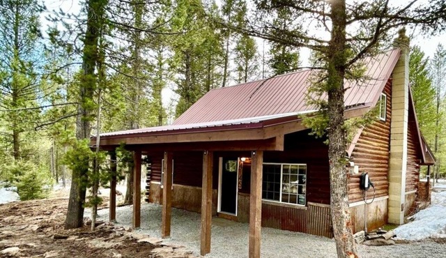 Cabin Trailer Parking *HOT TUB*dog friendly, EV