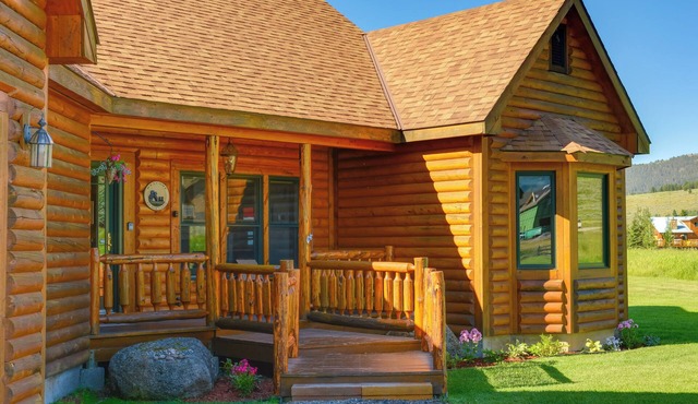 Cabin w/Lake Views, 20 Mi to West Yellowstone